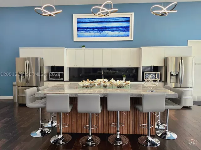 2-bedroom condo for sale in Aventura - 18800 NE 29th Ave 517 (Fully Renovated) - MondialRealty