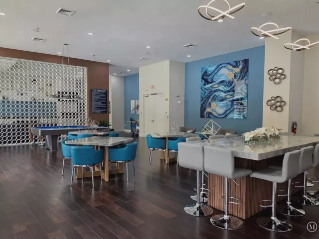 2-bedroom condo for sale in Aventura - 18800 NE 29th Ave 517 (Fully Renovated) - MondialRealty