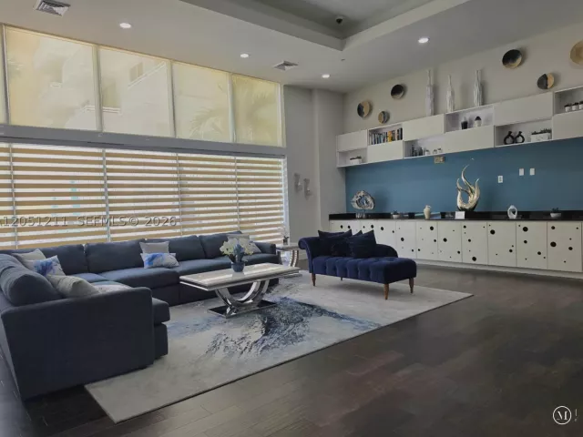 2-bedroom condo for sale in Aventura - 18800 NE 29th Ave 517 (Fully Renovated) - MondialRealty