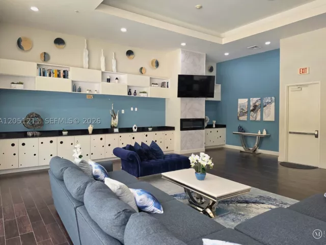 2-bedroom condo for sale in Aventura - 18800 NE 29th Ave 517 (Fully Renovated) - MondialRealty
