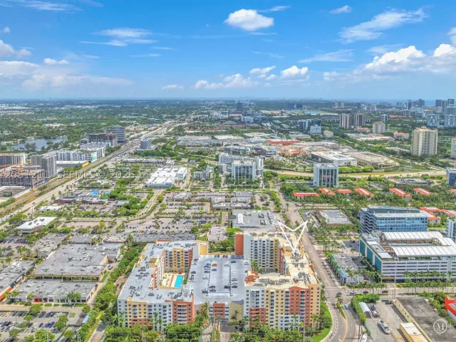 2-bedroom condo for sale in Aventura - 18800 NE 29th Ave 517 (Fully Renovated) - MondialRealty