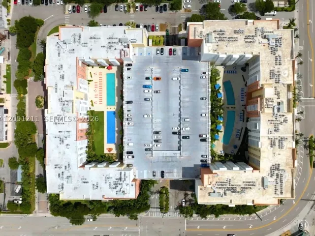 2-bedroom condo for sale in Aventura - 18800 NE 29th Ave 517 (Fully Renovated) - MondialRealty