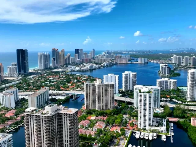 2-bedroom condo for sale in Aventura - 18800 NE 29th Ave 517 (Fully Renovated) - MondialRealty