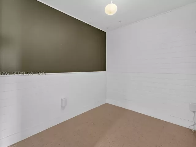1-bedroom condo for sale in Aventura - 2950 NE 188th St 406 - MondialRealty