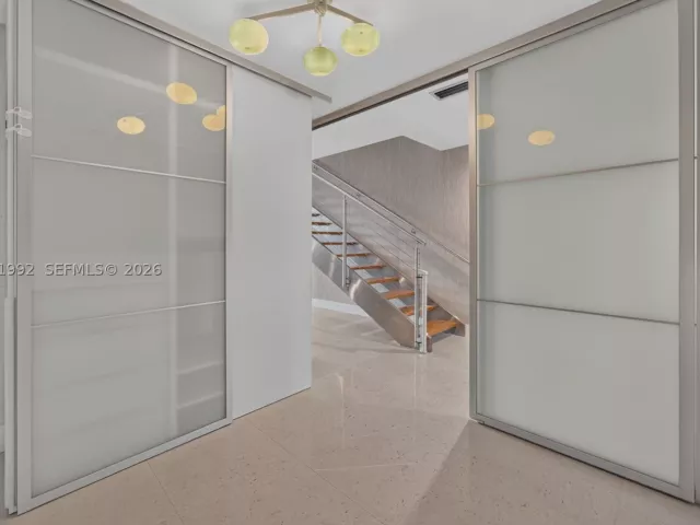 1-bedroom condo for sale in Aventura - 2950 NE 188th St 406 - MondialRealty