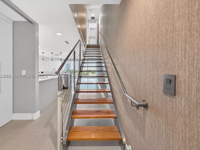 1-bedroom condo for sale in Aventura - 2950 NE 188th St 406 - MondialRealty