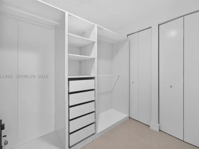 1-bedroom condo for sale in Aventura - 2950 NE 188th St 406 - MondialRealty