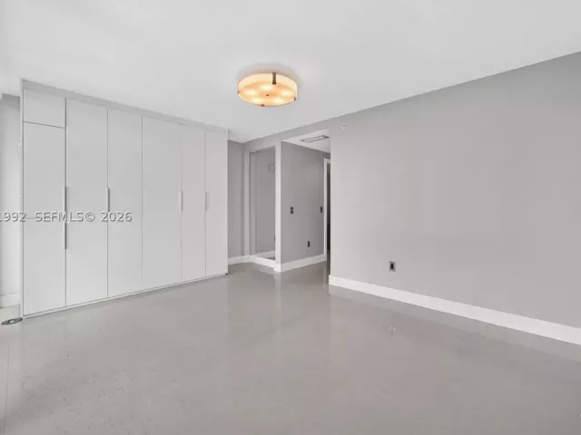 1-bedroom condo for sale in Aventura - 2950 NE 188th St 406 - MondialRealty