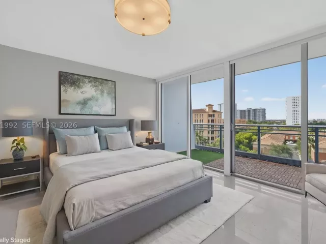 1-bedroom condo for sale in Aventura - 2950 NE 188th St 406 - MondialRealty
