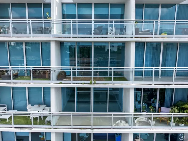 1-bedroom condo for sale in Aventura - 2950 NE 188th St 406 - MondialRealty