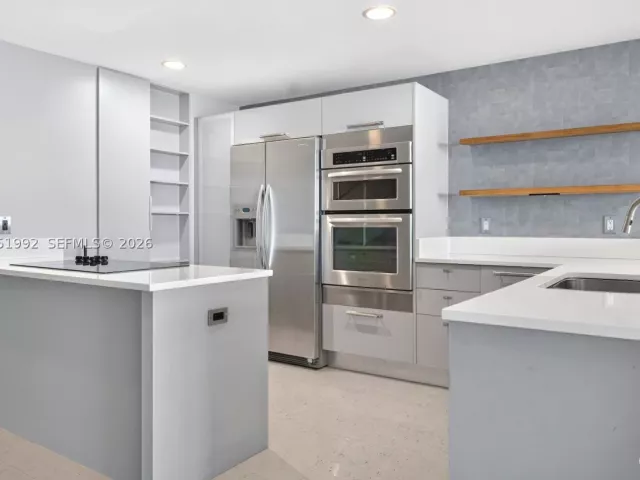 1-bedroom condo for sale in Aventura - 2950 NE 188th St 406 - MondialRealty
