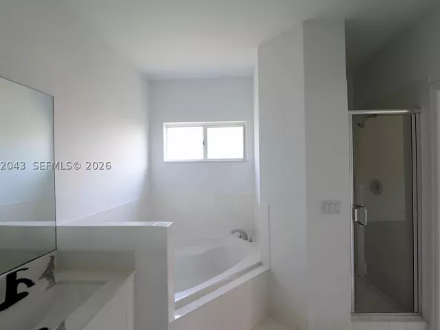 4-bedroom home for rent in Miami - 8836 SW 221 Terr N/A - MondialRealty