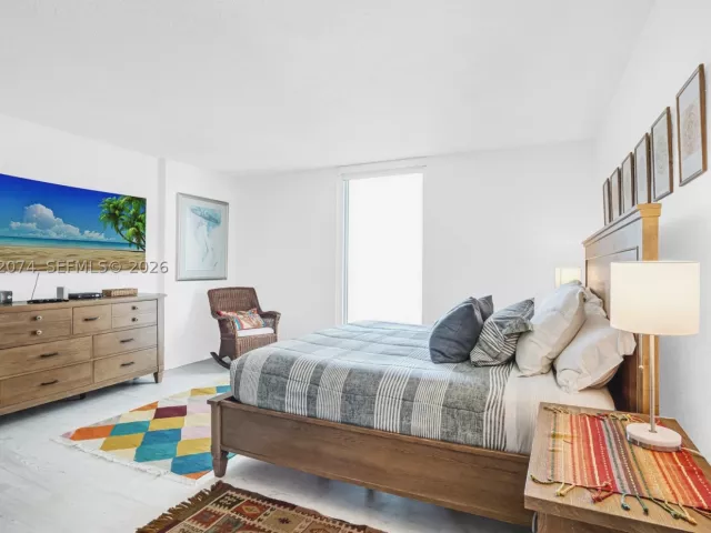 2-bedroom condo for sale in Hollywood - 4001 S Ocean Dr 12P - MondialRealty
