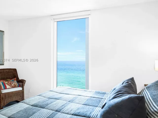 2-bedroom condo for sale in Hollywood - 4001 S Ocean Dr 12P - MondialRealty