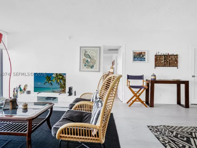 2-bedroom condo for sale in Hollywood - 4001 S Ocean Dr 12P - MondialRealty