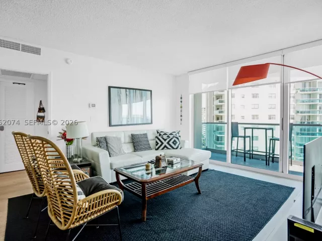 2-bedroom condo for sale in Hollywood - 4001 S Ocean Dr 12P - MondialRealty