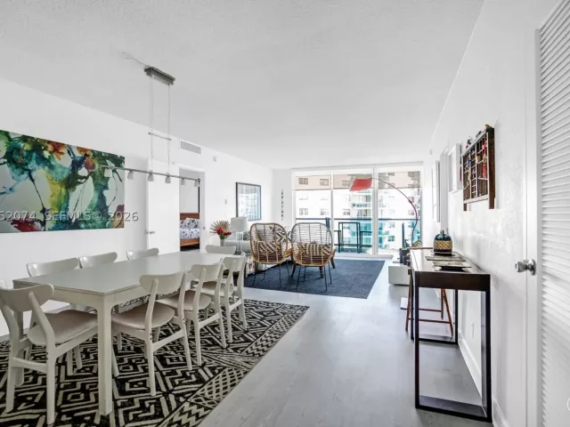 2-bedroom condo for sale in Hollywood - 4001 S Ocean Dr 12P - MondialRealty