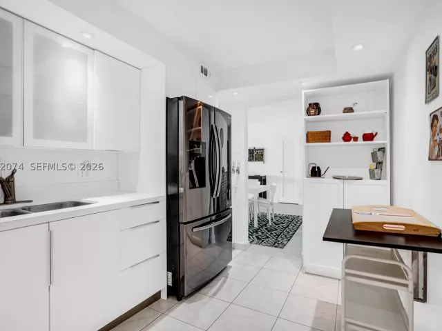 2-bedroom condo for sale in Hollywood - 4001 S Ocean Dr 12P - MondialRealty