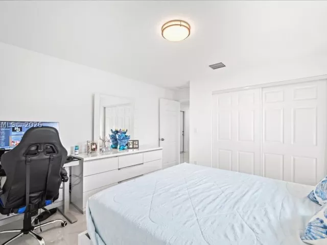 3-bedroom home for sale in West Palm Beach - 4317 Vicliff Rd - MondialRealty