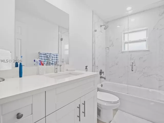 3-bedroom home for sale in West Palm Beach - 4317 Vicliff Rd - MondialRealty