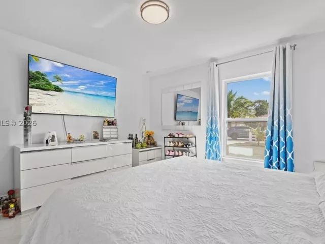 3-bedroom home for sale in West Palm Beach - 4317 Vicliff Rd - MondialRealty