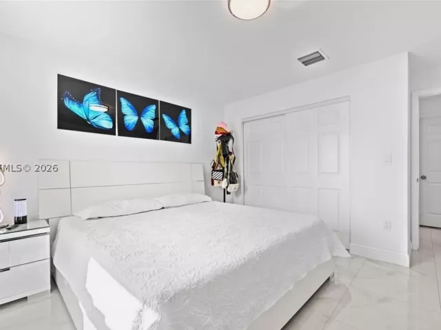 3-bedroom home for sale in West Palm Beach - 4317 Vicliff Rd - MondialRealty
