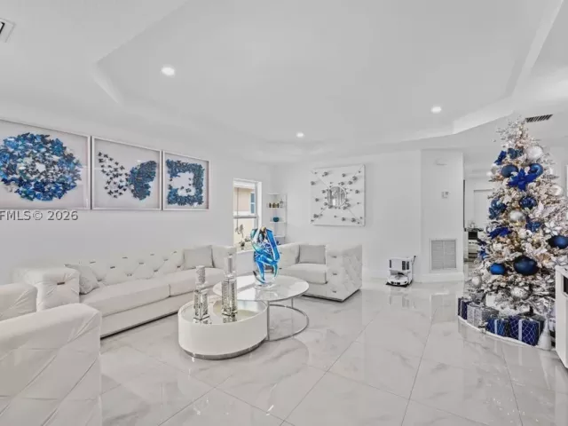 3-bedroom home for sale in West Palm Beach - 4317 Vicliff Rd - MondialRealty