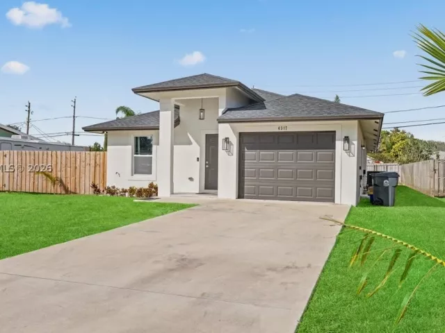 3-bedroom home for sale in West Palm Beach - 4317 Vicliff Rd - MondialRealty