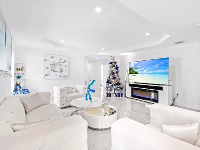 3-bedroom home for sale in West Palm Beach - 4317 Vicliff Rd - MondialRealty