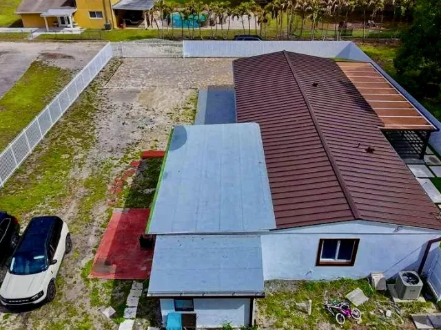 4-bedroom home for sale in West Palm Beach - 696 Arlington Drive - MondialRealty