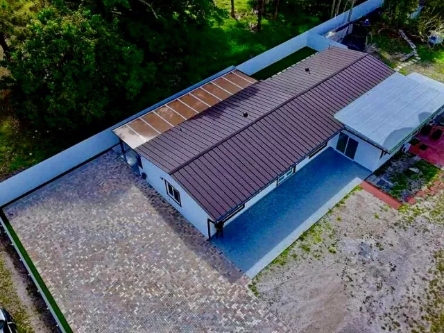4-bedroom home for sale in West Palm Beach - 696 Arlington Drive - MondialRealty