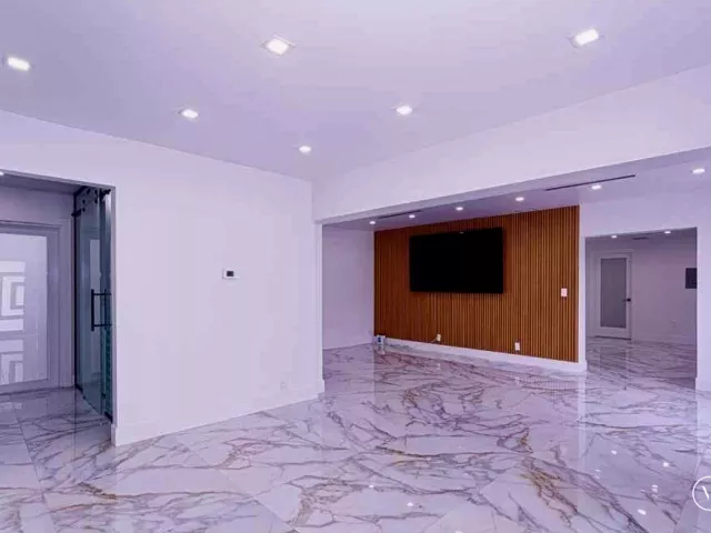 4-bedroom home for sale in West Palm Beach - 696 Arlington Drive - MondialRealty