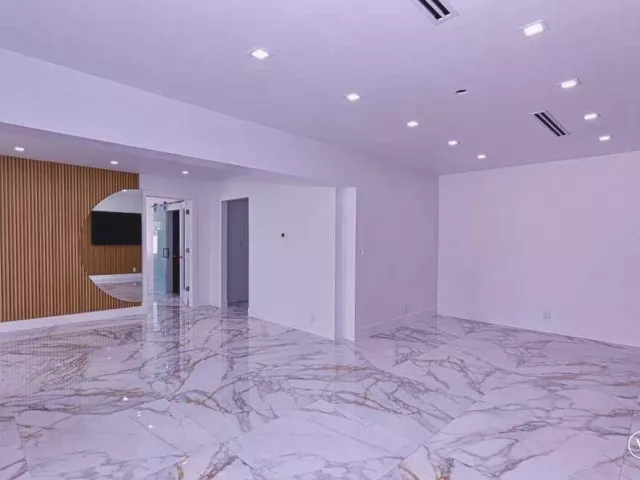 4-bedroom home for sale in West Palm Beach - 696 Arlington Drive - MondialRealty