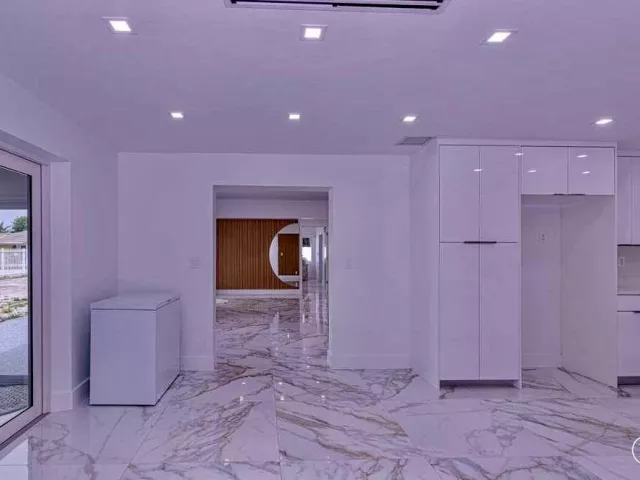 4-bedroom home for sale in West Palm Beach - 696 Arlington Drive - MondialRealty
