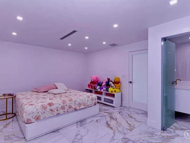 4-bedroom home for sale in West Palm Beach - 696 Arlington Drive - MondialRealty
