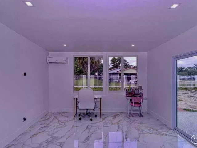 4-bedroom home for sale in West Palm Beach - 696 Arlington Drive - MondialRealty