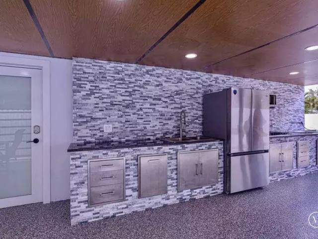 4-bedroom home for sale in West Palm Beach - 696 Arlington Drive - MondialRealty