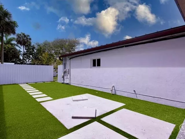 4-bedroom home for sale in West Palm Beach - 696 Arlington Drive - MondialRealty