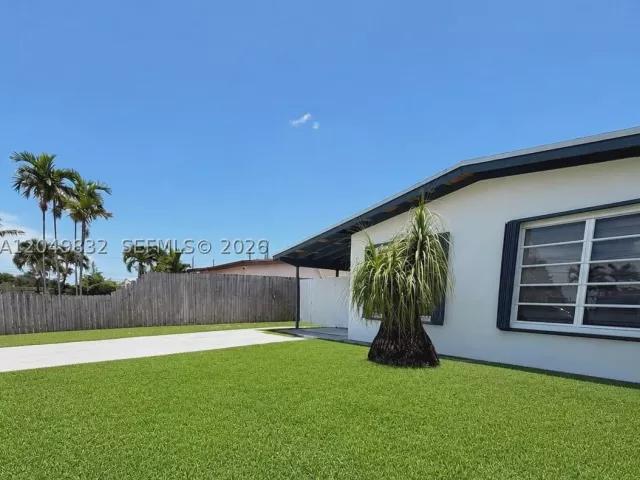 4-bedroom home for sale in Miami - 10730 SW 52nd Ter - MondialRealty
