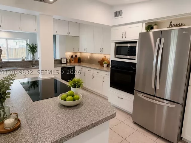 4-bedroom home for sale in Miami - 10730 SW 52nd Ter - MondialRealty
