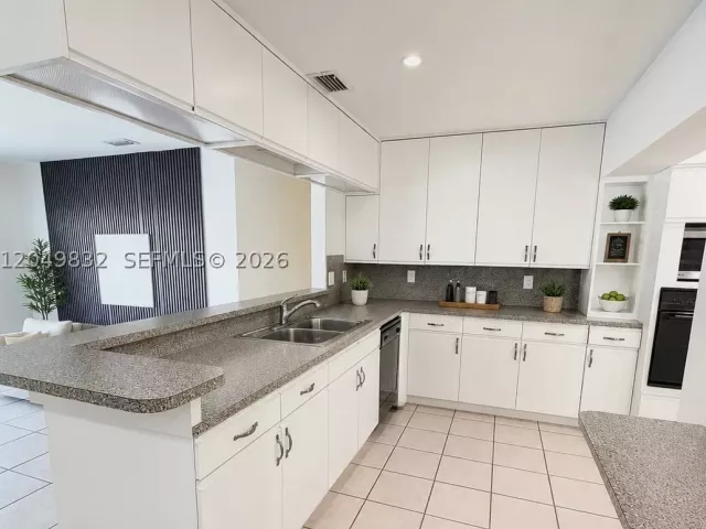 4-bedroom home for sale in Miami - 10730 SW 52nd Ter - MondialRealty