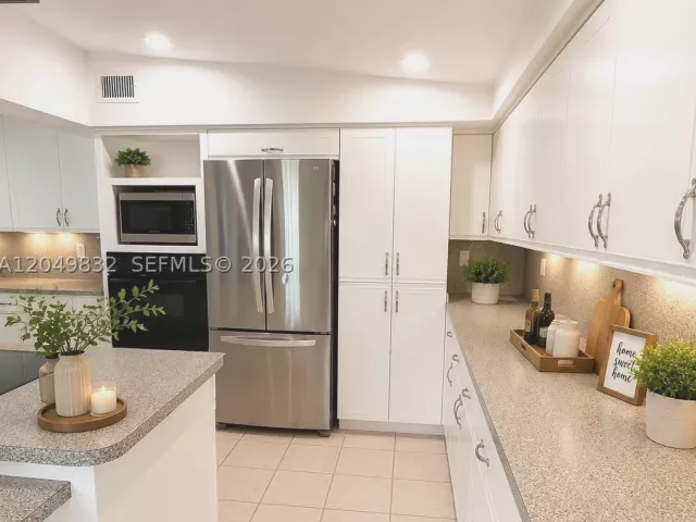 4-bedroom home for sale in Miami - 10730 SW 52nd Ter - MondialRealty