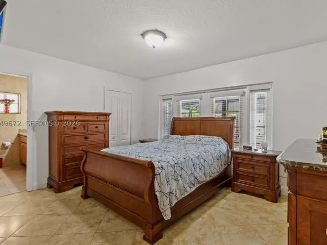 4-bedroom home for rent in Miami - 3344 SW 156th Ct 3344 - MondialRealty