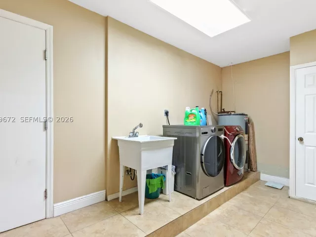 4-bedroom home for rent in Miami - 3344 SW 156th Ct 3344 - MondialRealty