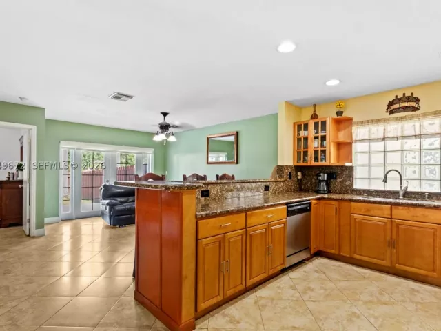 4-bedroom home for rent in Miami - 3344 SW 156th Ct 3344 - MondialRealty
