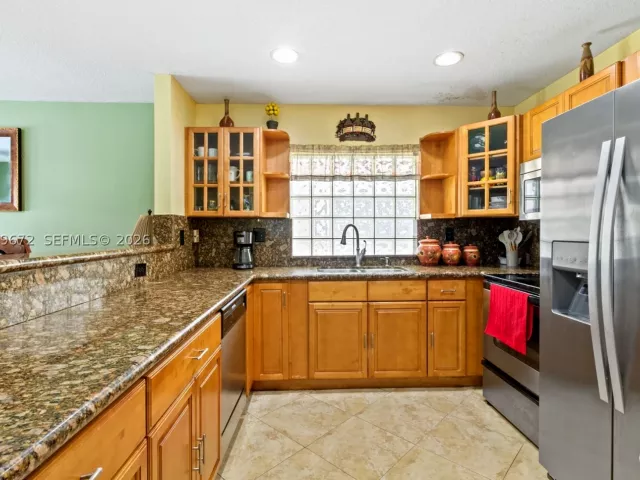 4-bedroom home for rent in Miami - 3344 SW 156th Ct 3344 - MondialRealty