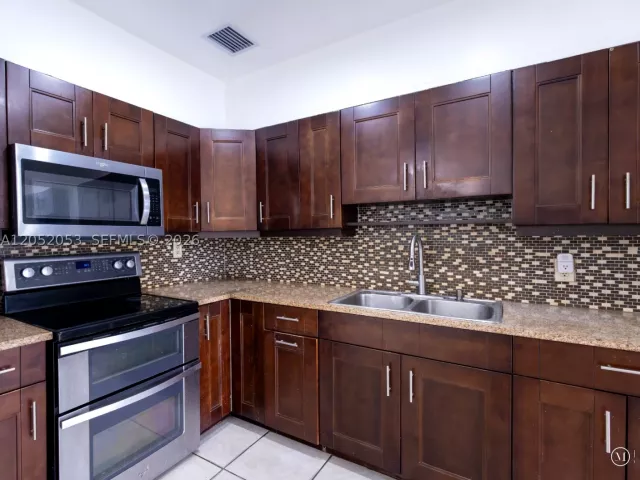 4-bedroom home for sale in Miami - 1600 NW 29th Ave - MondialRealty