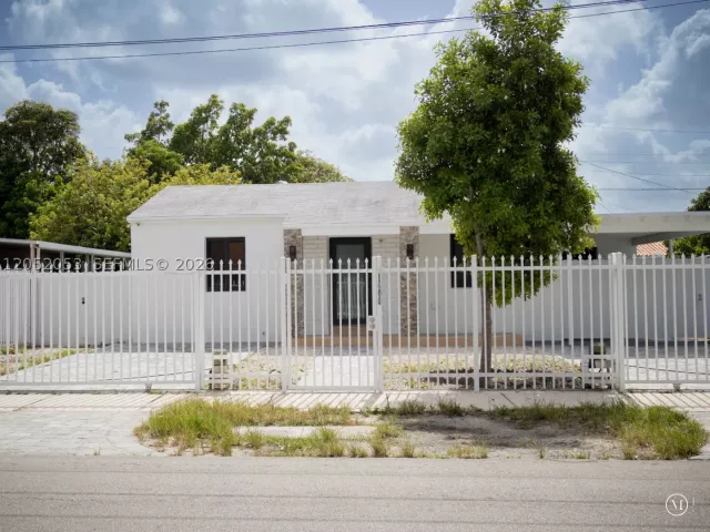 4-bedroom home for sale in Miami - 1600 NW 29th Ave - MondialRealty