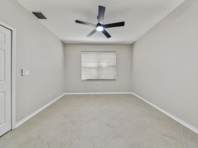 4-bedroom home for rent in Boca Raton - 12325 Cascades Pointe Drive - MondialRealty