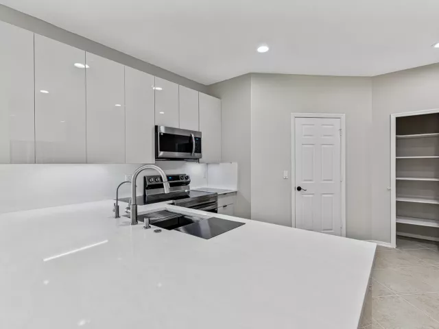 4-bedroom home for rent in Boca Raton - 12325 Cascades Pointe Drive - MondialRealty